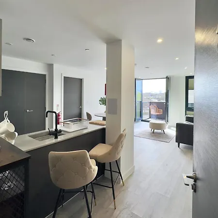 Apartment Style 36 With Free Secure Parking *