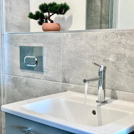 Style 36 With Free Secure Parking * York