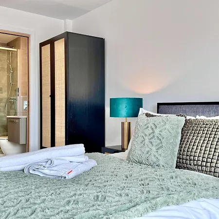 Apartment Style 36 With Free Secure Parking *